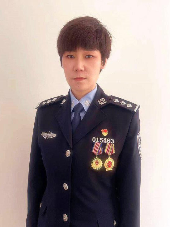 女警官扎根基层 做群众的贴心"小棉袄儿"
