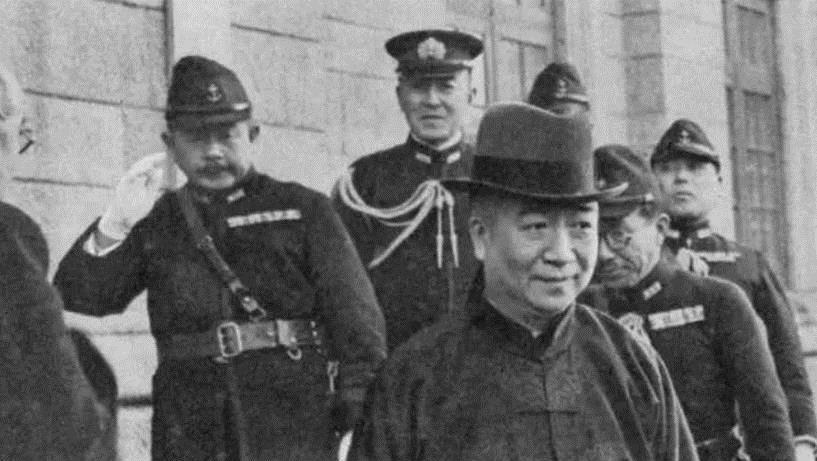 汉奸傅筱庵出门保镖警车随行躲过多次暗杀却被自家厨子砍死
