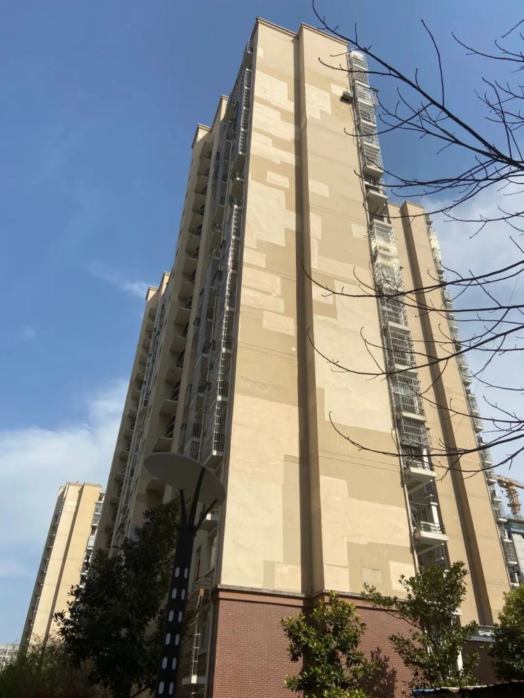 不忍看荣城北苑满眼都是补丁合肥多小区皮肤病严重