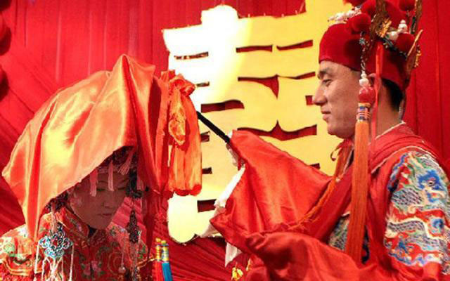 聊斋志异书生无意中救下一个女子促成了弟弟与一只鹦鹉的姻缘