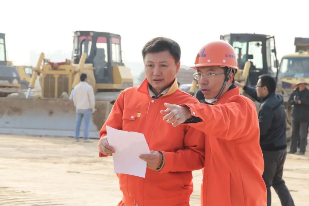 华发集团董事长_珠海华发实业股份有限公司第九届董事局第八十七次会议决议公告(2)