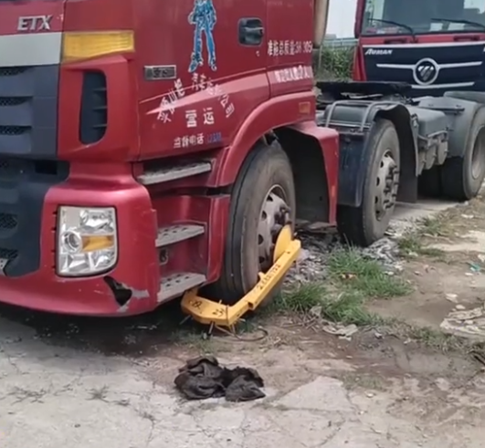 广东佛山:货车司机停车一晚后车子被锁,无奈吐槽:比山东还好客