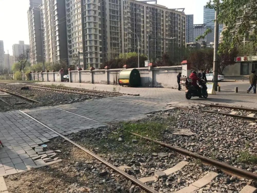 北京废弃铁路道口图片