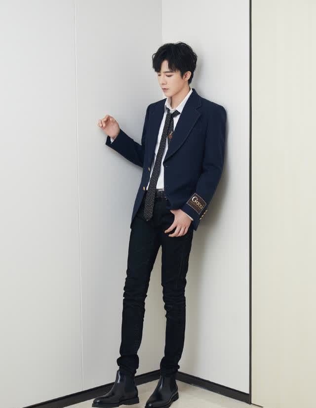 刘宇宁的身材真的超绝!满屏的细腰长腿,清秀俊朗又尽显温柔帅气