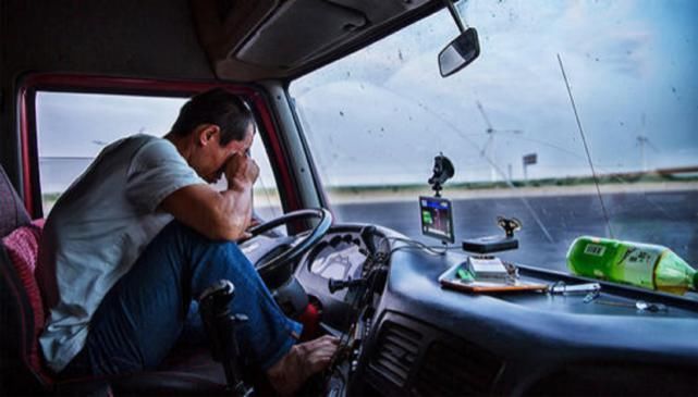 金德强的悲壮,戳痛了大货卡友们奔波路上的艰辛和酸楚