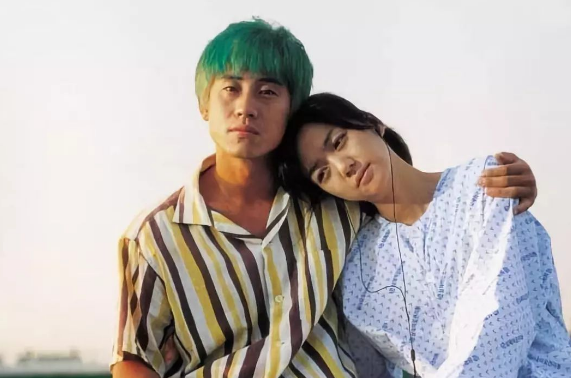 老戏骨申河均,裴斗娜初恋男友,和小17岁金高银相恋,每部作品都是爆款