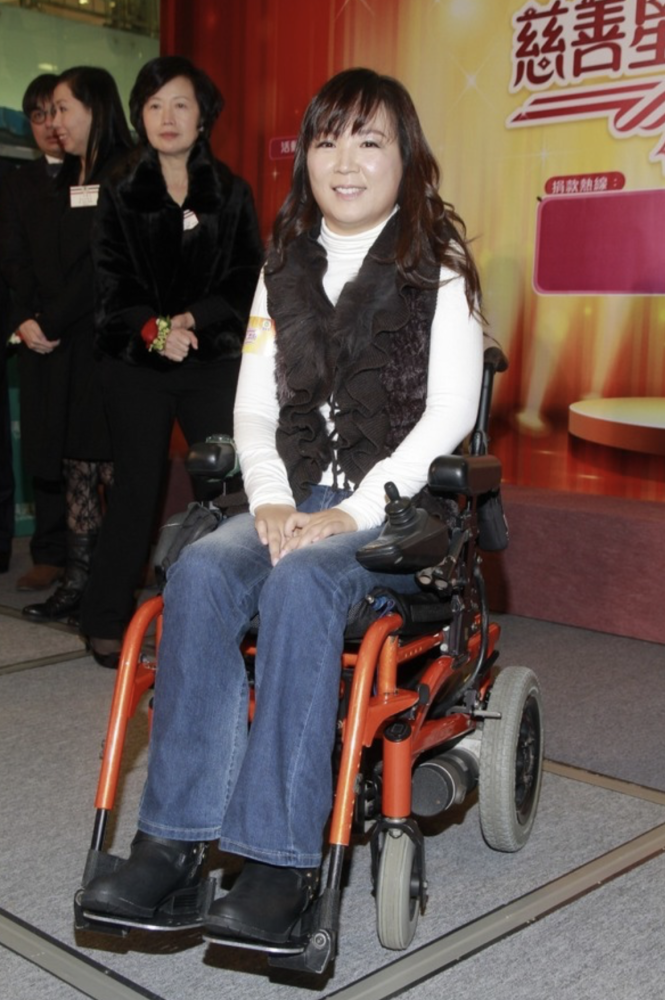 54岁歌手吴少芳离世半生瘫痪不放弃生命郑秀文曾帮助圆歌手梦