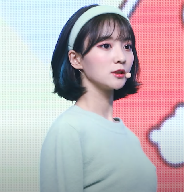 oh my girl的裴有彬twice的主唱jeongyeon在她的职业生涯中一直以短发