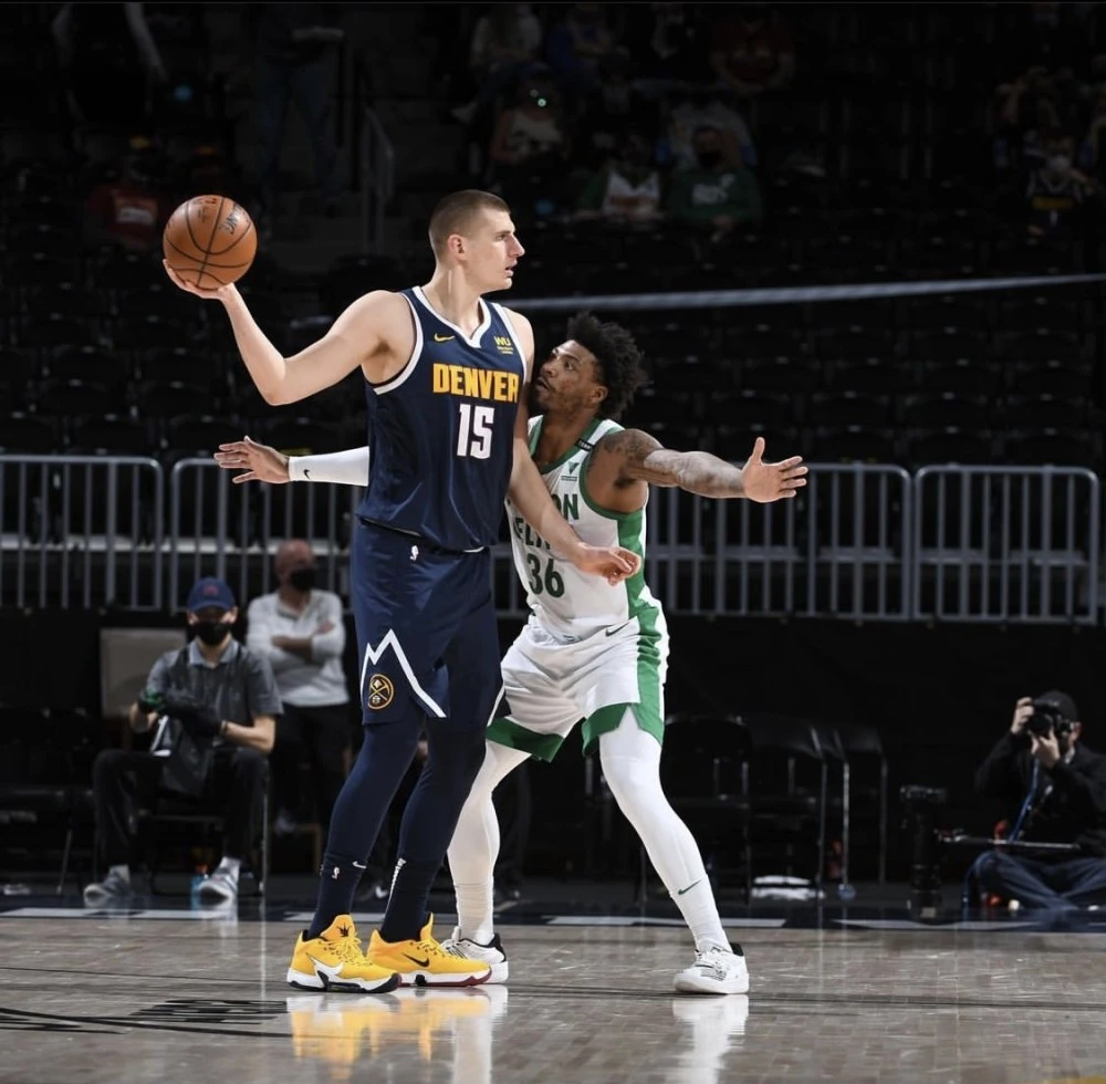 时尚NBA｜保罗乔治全身明黄色，实属真·黄色泡椒！