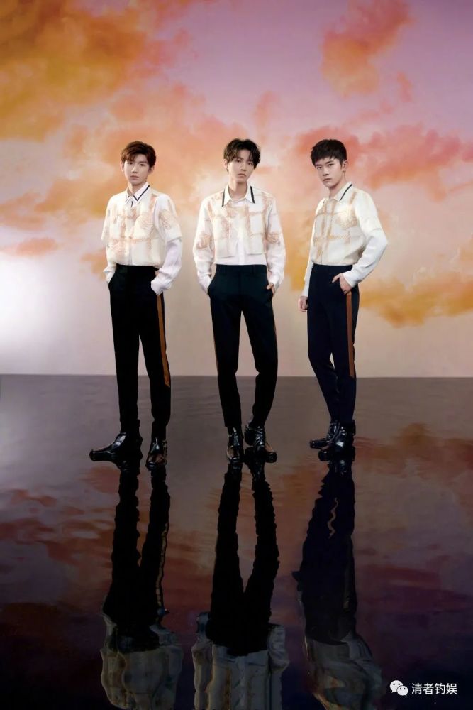 很久没有看到tfboys三人合体了,三个大帅哥事业越来越红火,也因为事业