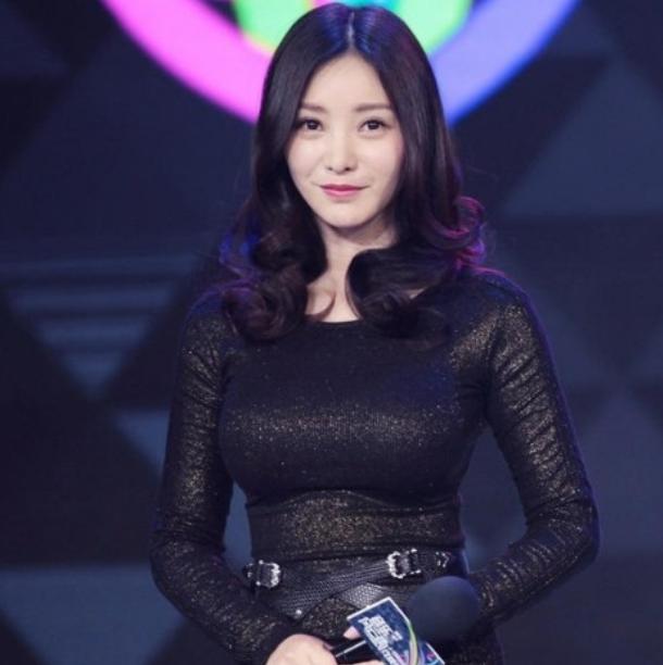 性感女神柳岩火辣身材配上天使容颜网友这身材我羡慕了