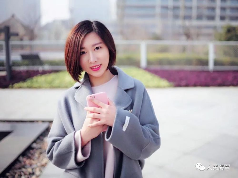 一组海军女兵军便装对比照曝光好飒