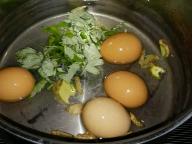 艾叶煮鸡蛋的做法功效与作用_艾叶煮鸡蛋的做法功效与作用_艾叶煮鸡蛋的做法功效与作用