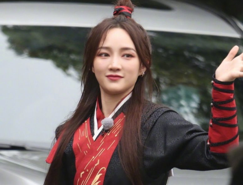 奔跑吧9新一期盛装来袭有你pink的爱豆哦