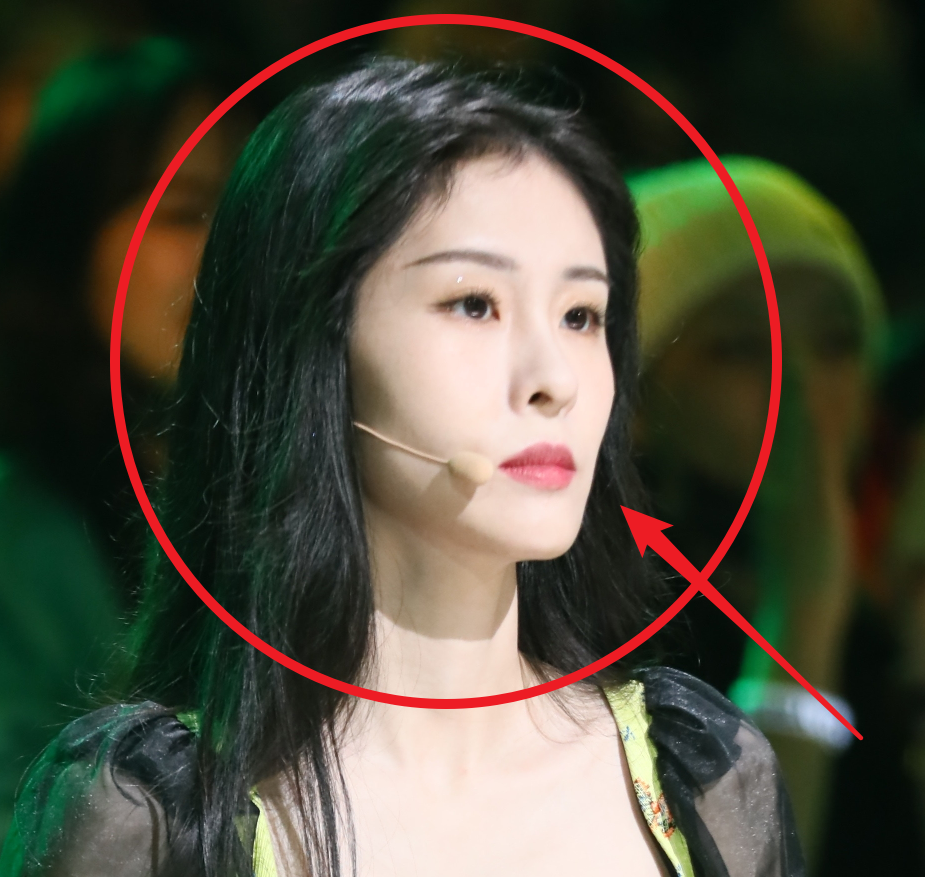 31岁张碧晨风波后首现身,生娃后身材依旧纤细,这腰围却暴露了