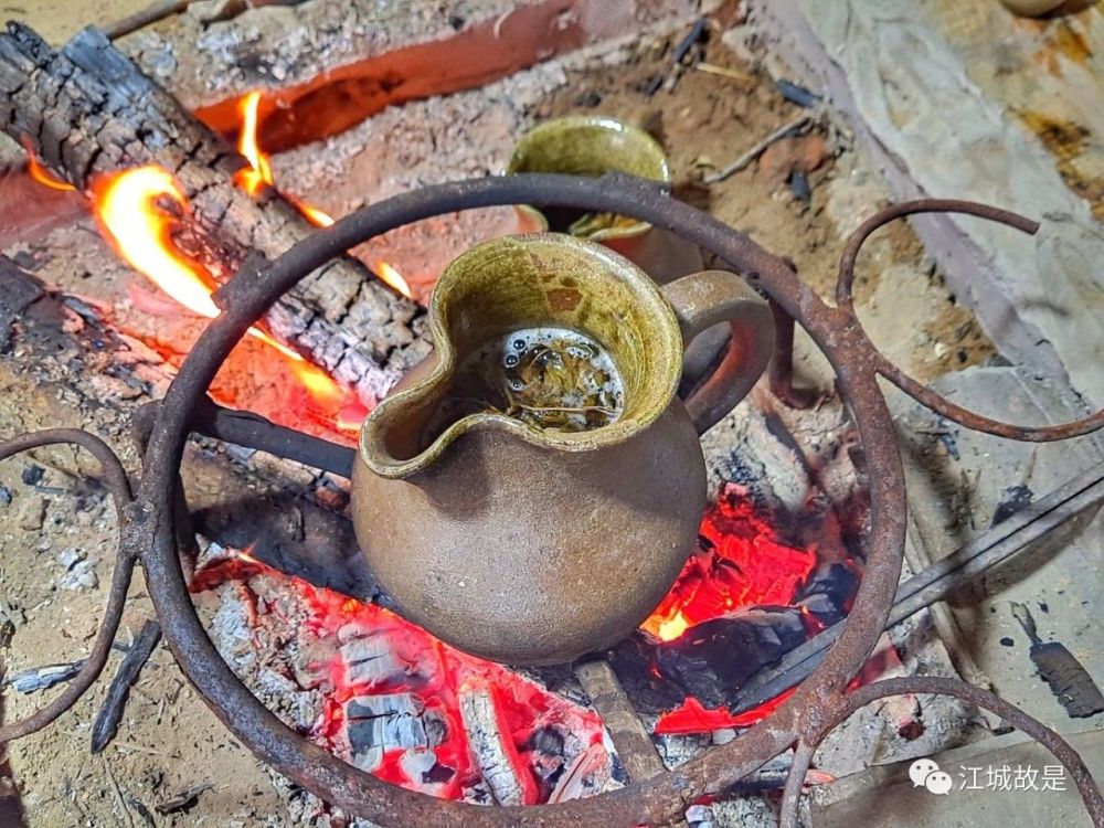 一起虚度暖暖的时光江城哈尼族彝族自治县种茶历史久远,江城人把春茶
