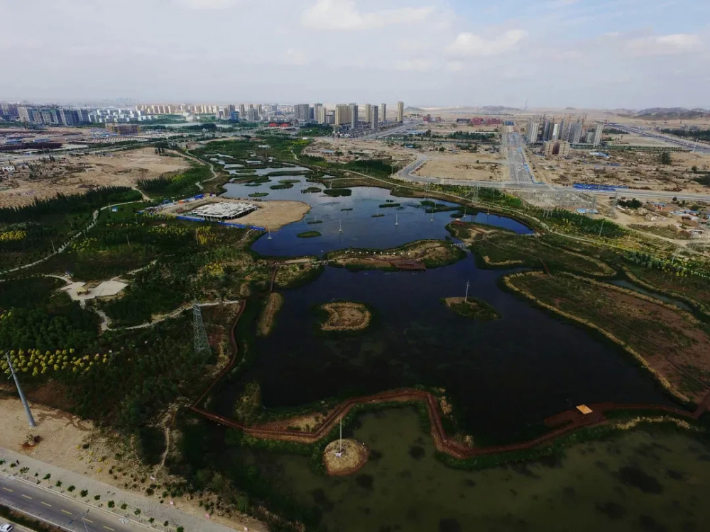 黄土高原给人的感觉,往往是干旱少水,沟壑万千,然而黄土高原的部分