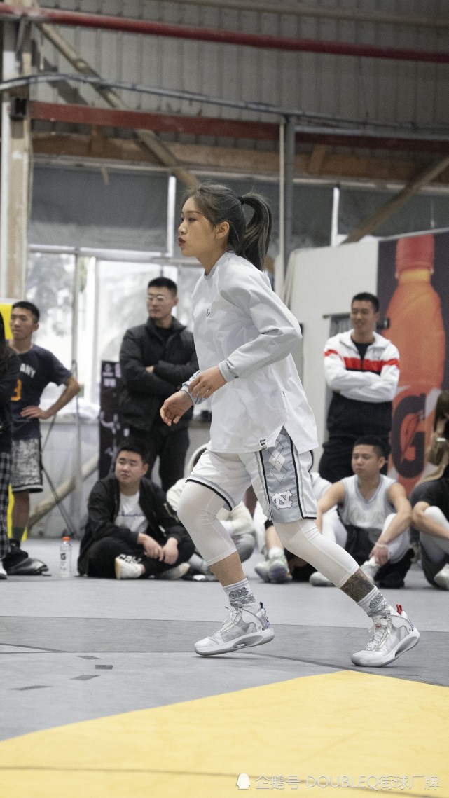 重庆街波三亚湾加工热血篮球馆