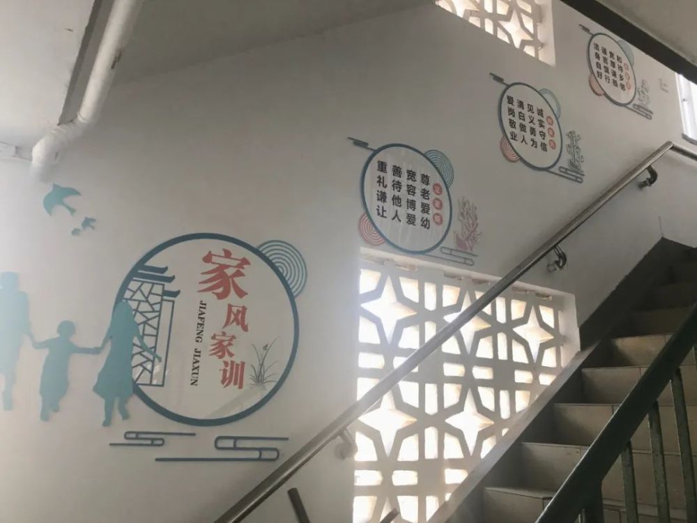 老小区美丽楼道要颜值更要温度