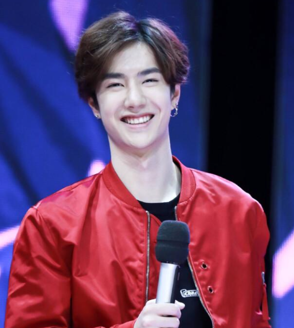 王一博18岁时拍的爱情剧好绝一部搭档陈钰琪一部搭档李沁