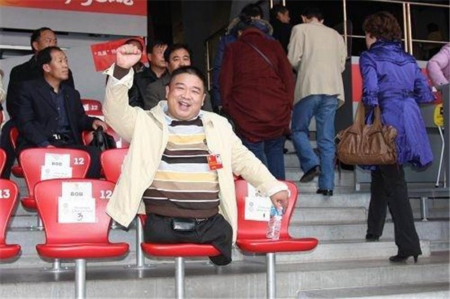 重庆男子唐毅7岁失去双腿38岁逆袭亿万富豪娶1米7女秘书