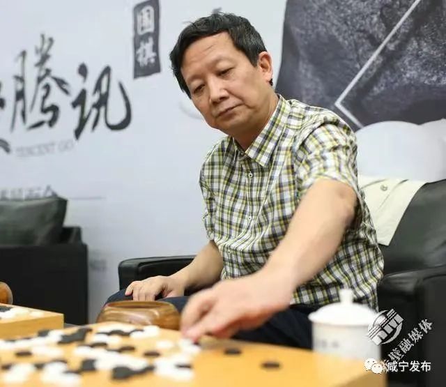 刘小光:中国围棋著名棋手,职业九段,曾多次获得全国围棋冠军,终日
