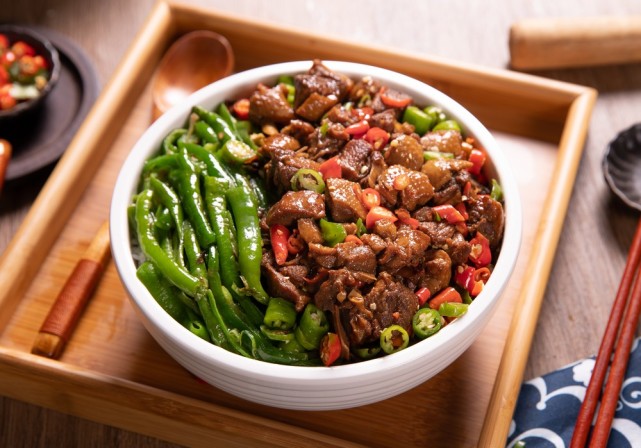 辣子鸡擂椒拌饭