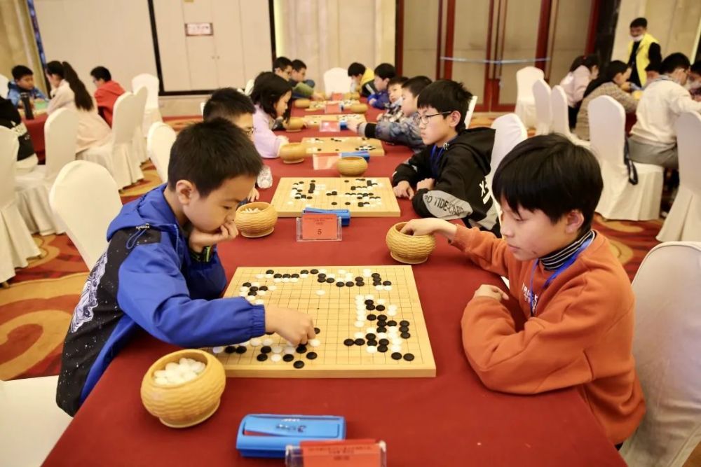 浙江少年儿童业余围棋升段,定段赛在横店开战!_腾讯新闻