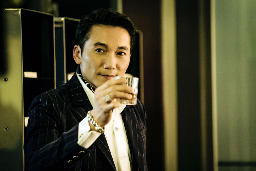 后悔饰演常威的邹兆龙,揭开明星遮羞布:电影圈没有一