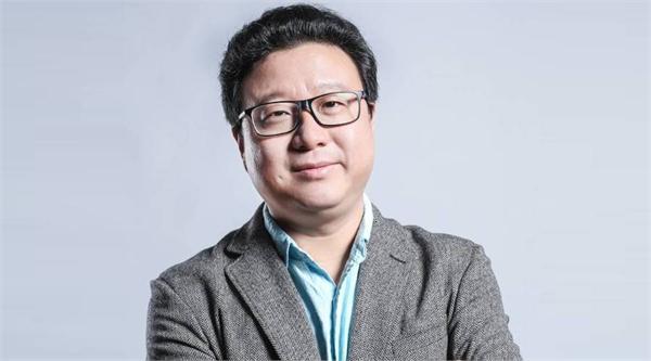 丁磊毕业以后,去了宁波市电信局工作.