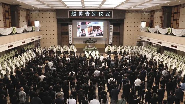 中山大学师生代表,赵勇教授亲友以及历届学生前来表达哀思之情.