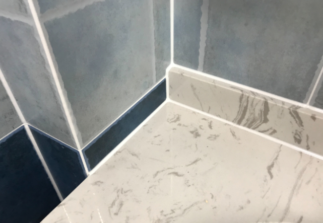 工人技术达不到,很有可能出现"崩瓷"的情况,所以,如果要做瓷砖碰角