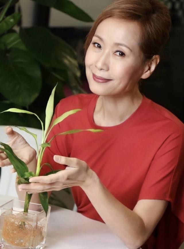 《无限斜栋有限公司》宣传的时候,从网上曝光的照片中不难发现,叶童