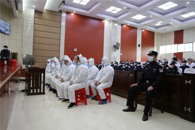 唐刚义是湘西自治州泸溪县公安局副局长,湘西鲁遥等16人涉黑案,就是他