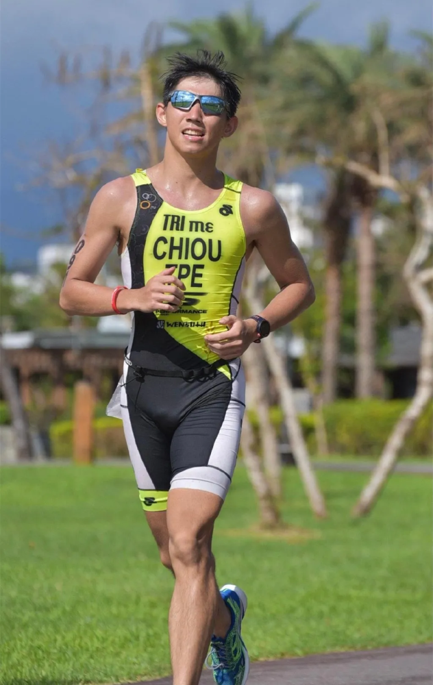 尤其是我们读书期间,篮球和足球成为了大家最喜欢的运动之一.