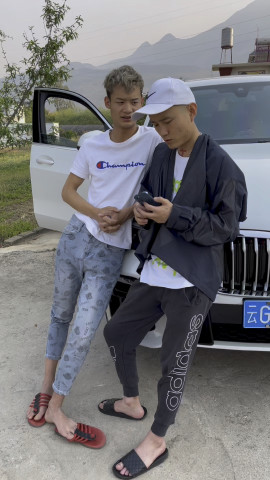 哥子分分钟三五几个