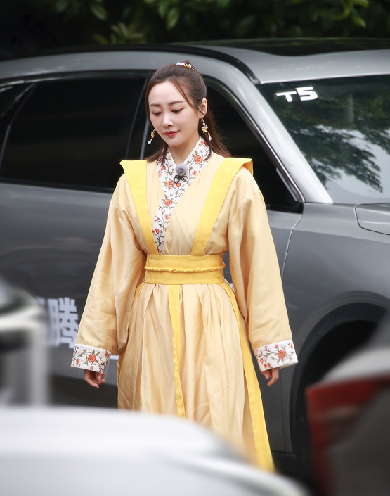 《奔跑吧》最新路透,蔡徐坤baby古装养眼,孟佳侠女范足_腾讯新闻