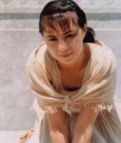 她是国家一级演员出道40多年零绯闻丈夫身份显赫却为人低调