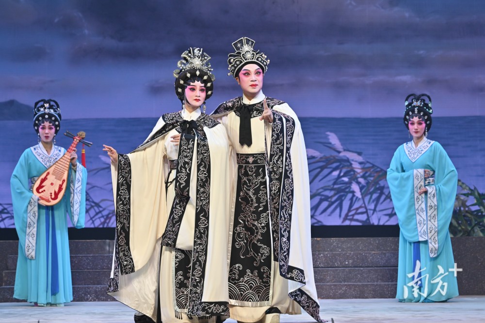 八旦添色广东粤剧院名家演出周郭建华专场受戏迷热捧