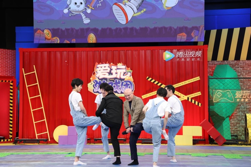 爱玩游戏团易小星回归游戏界主持真人微综艺展现跨界新风采