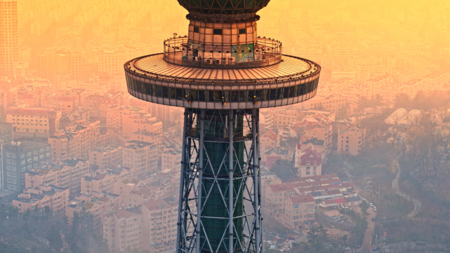 摄影/仁甲看见花絮:首次上阵紧张发抖孟庆波告诉记者,他刚20岁的