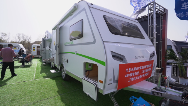 不到6米能住6人的谷雨拖挂房车2处沙发床升降床价格还便宜