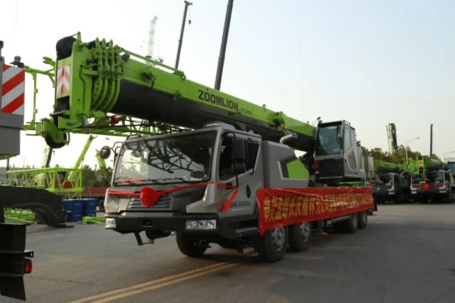 中联吊车大场面!15台ztc350h552批量交付!