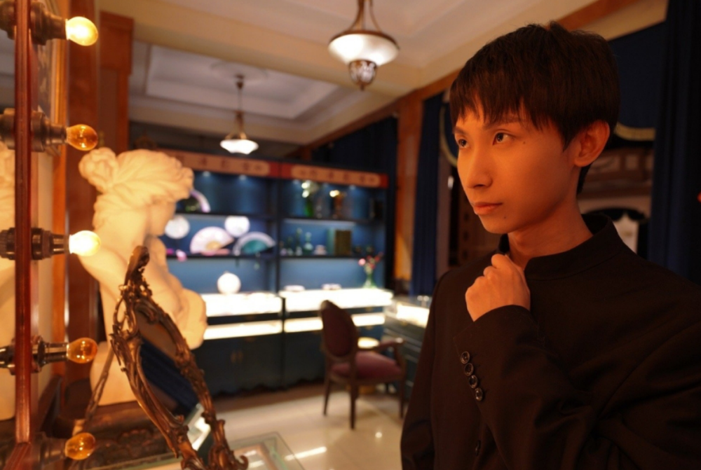 其实很多人怀疑过林锡到底是不是本人,还是招人代演