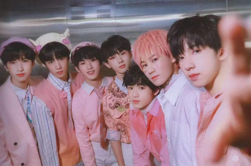 时代少年团全员合照