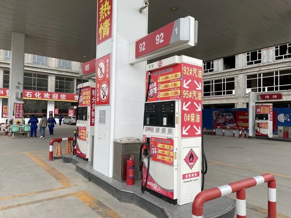 协会部分会员 理事 常务理事 副会长考察大同市加油站 山西省石油成品油流通行业协会