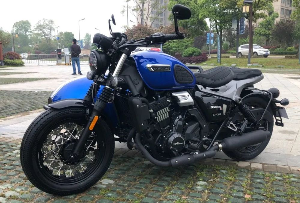 就在今天,长江摩托车在武汉召开的经销商会上,亮相了旗下的700cc 的