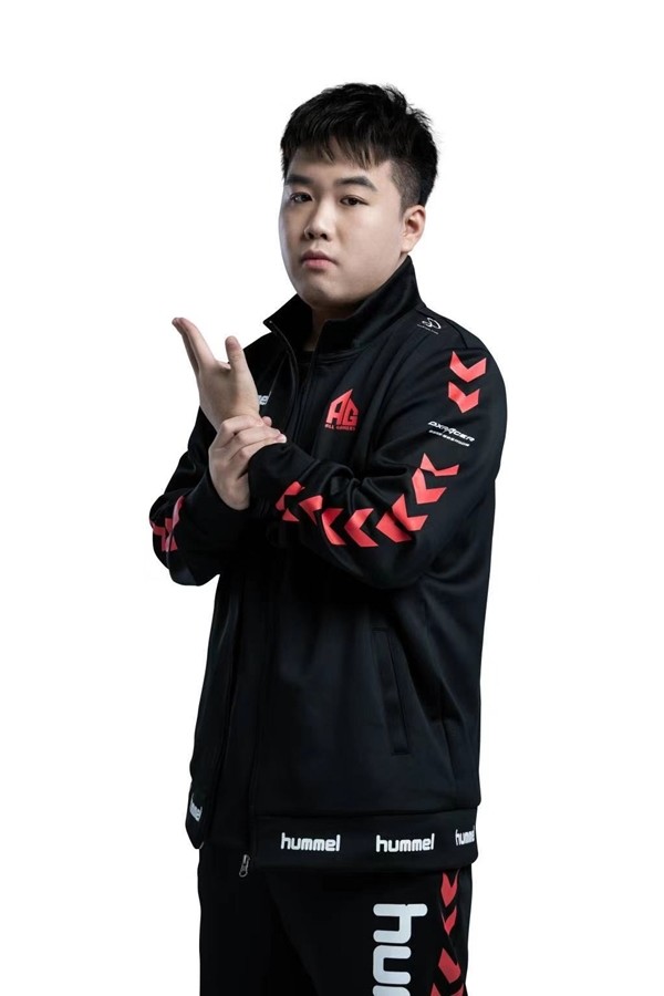 【枪指"成名路"】嘉玮:经历使人成长,终佩最强冕旒