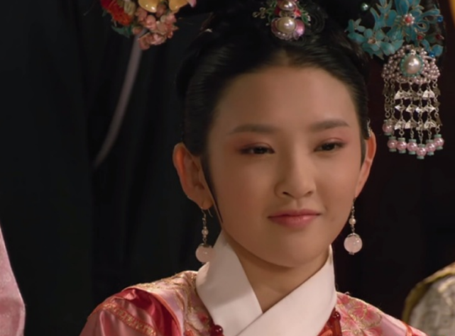 甄嬛传瓜尔佳鄂敏是陷害甄远道头目却为何收留甄府丫鬟玢儿
