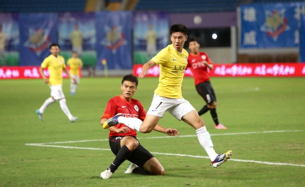 确实比较可惜,不过周云并非是江苏队唯一退役的球员,29岁的杨家威在个